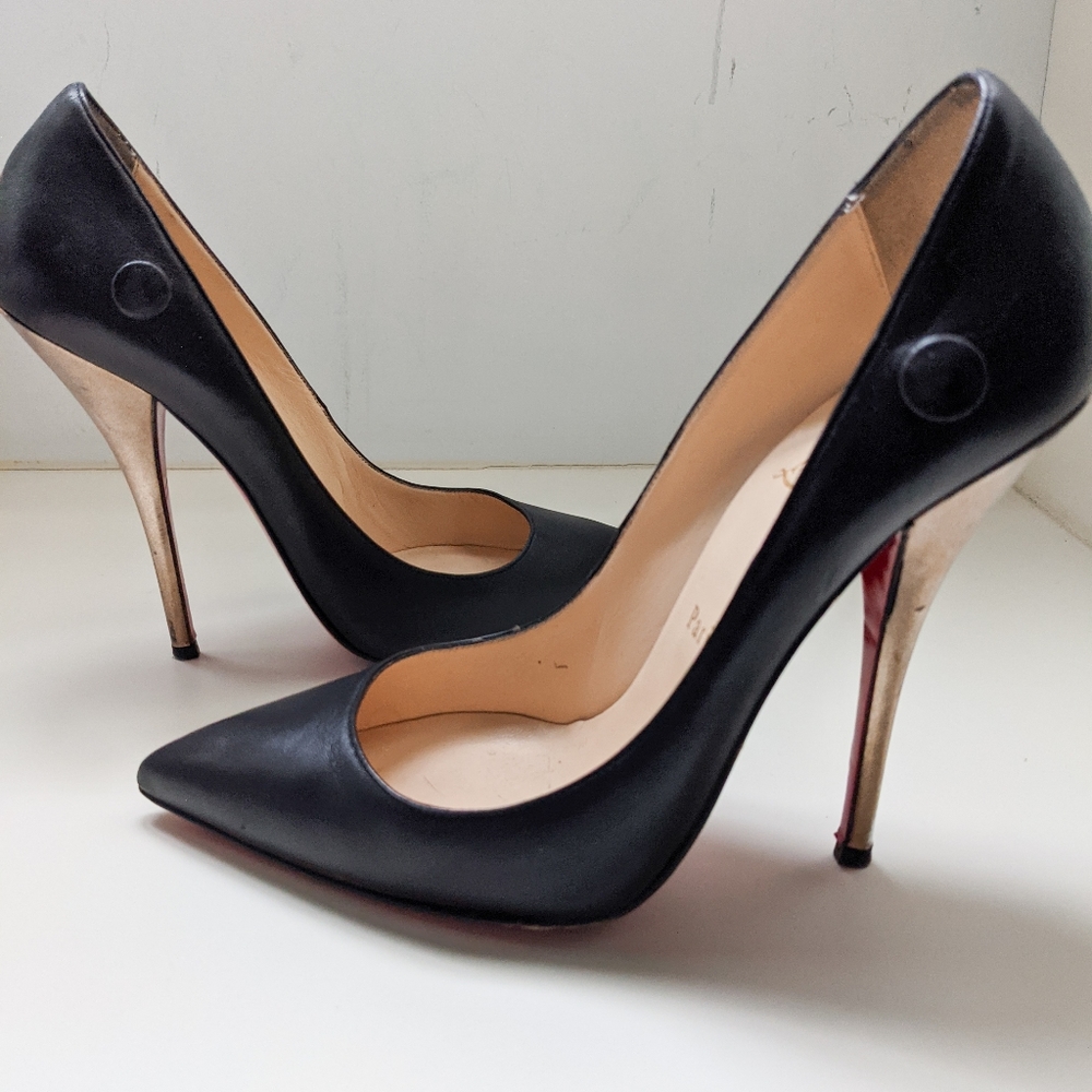 Christian Louboutin Huguetta black w/ bronze heel